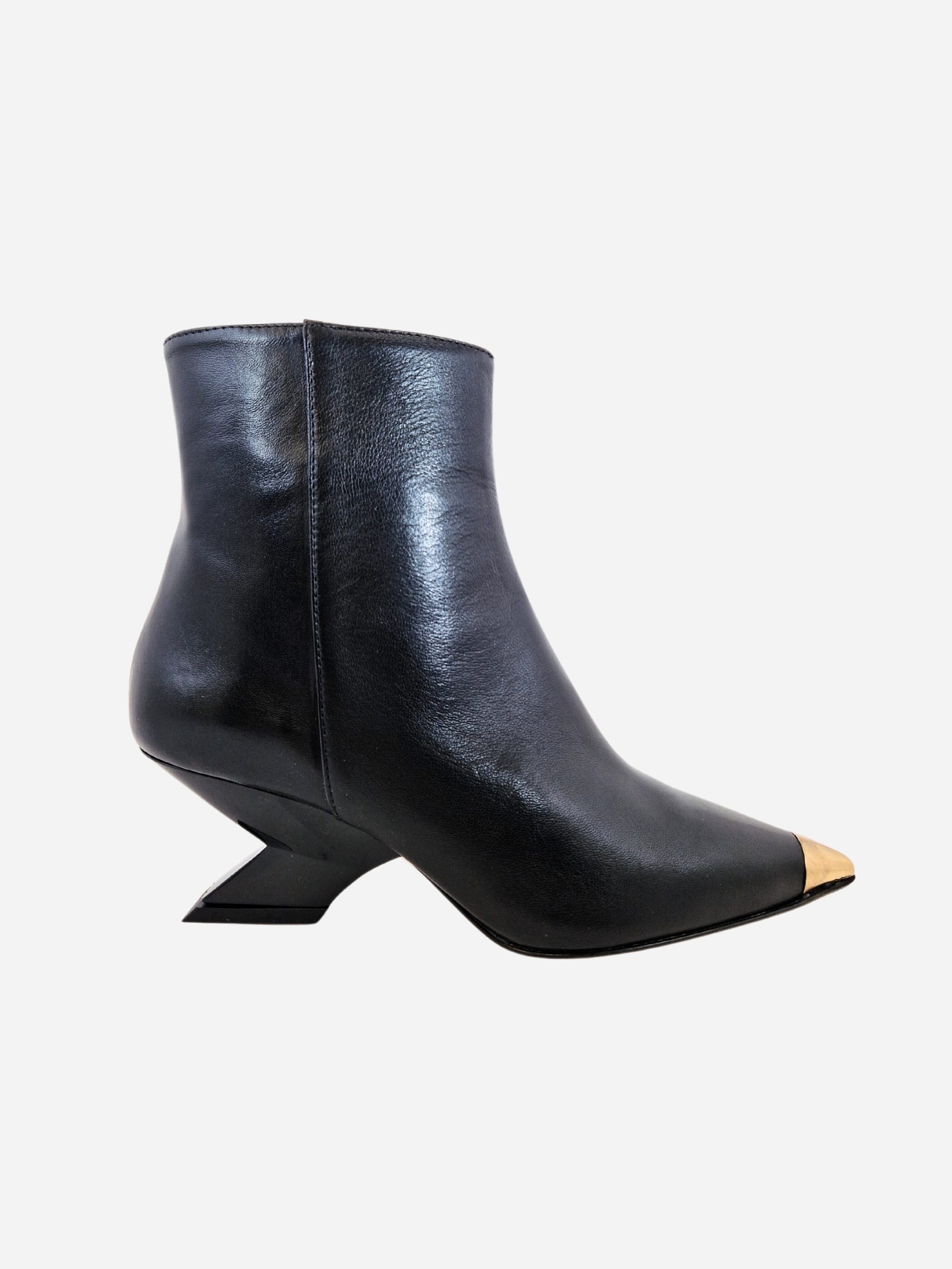 tronchetto in pelle nera con punta dorata shana