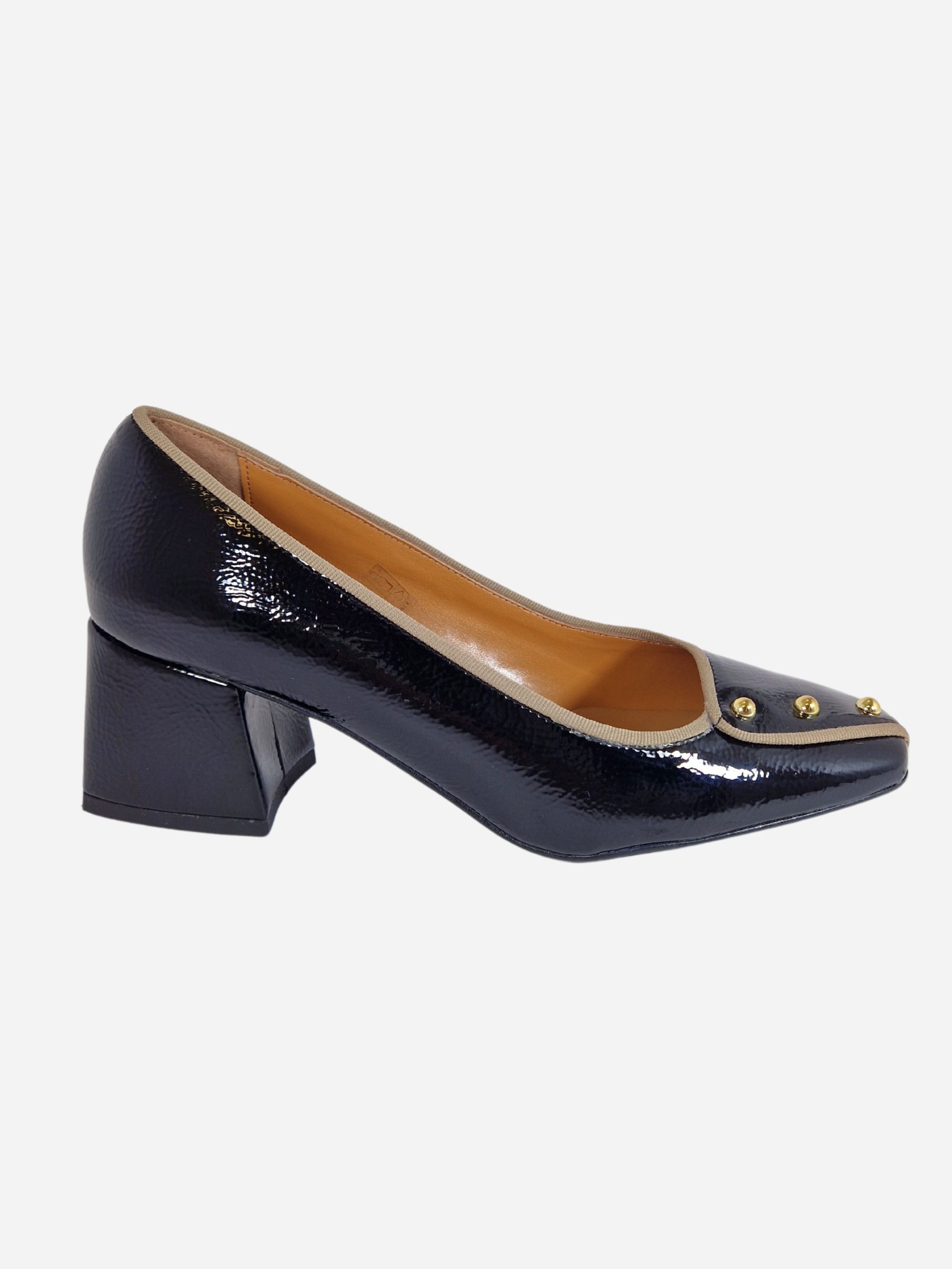 décolleté in vernice nera con accessori latika