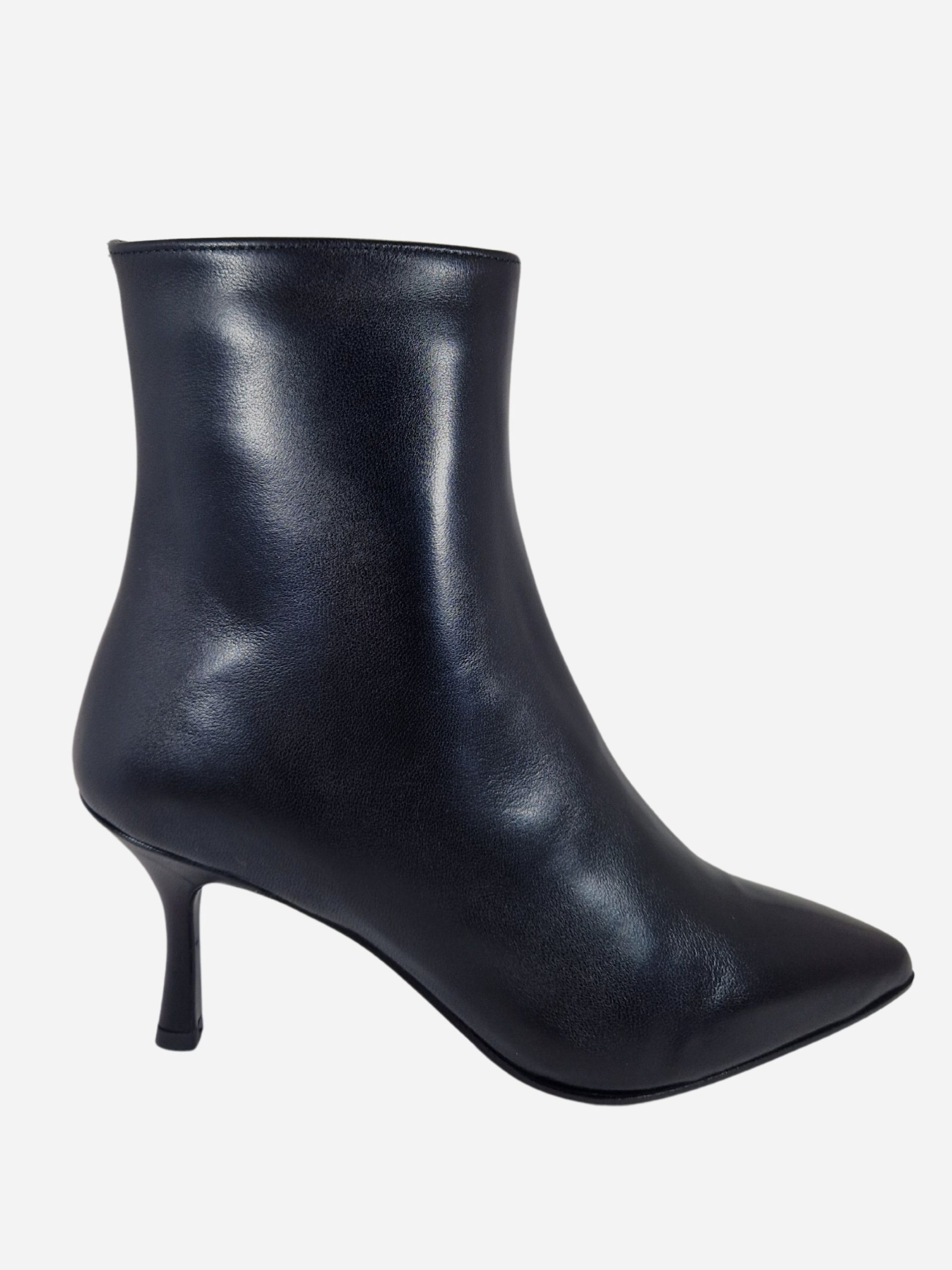 tronchetto in pelle nera con tacco franco russo